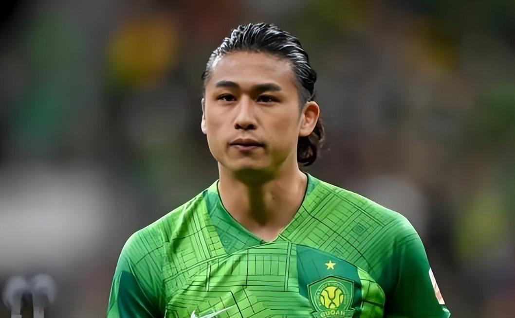 爱游戏中国官网-成都蓉城中锋位置首次坐拥五大强援，两人有望踢主力，值得期待